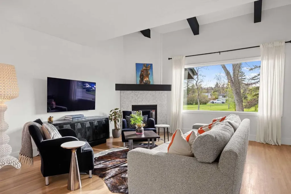 32 Westminster Drive SW Calgary AB T3C 2S9