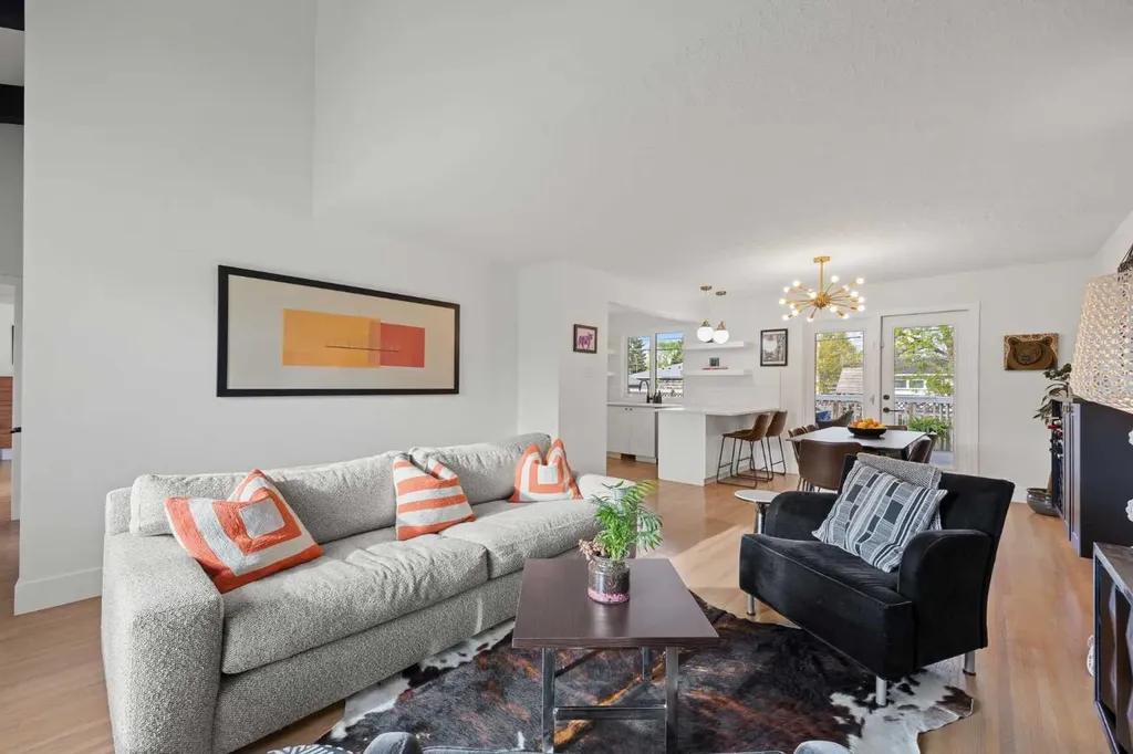 32 Westminster Drive SW Calgary AB T3C 2S9