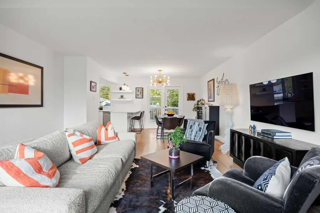 32 Westminster Drive SW Calgary AB T3C 2S9