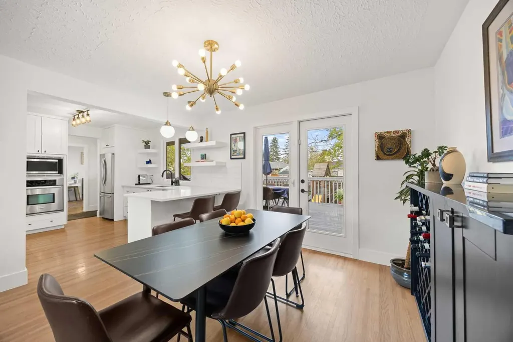 32 Westminster Drive SW Calgary AB T3C 2S9