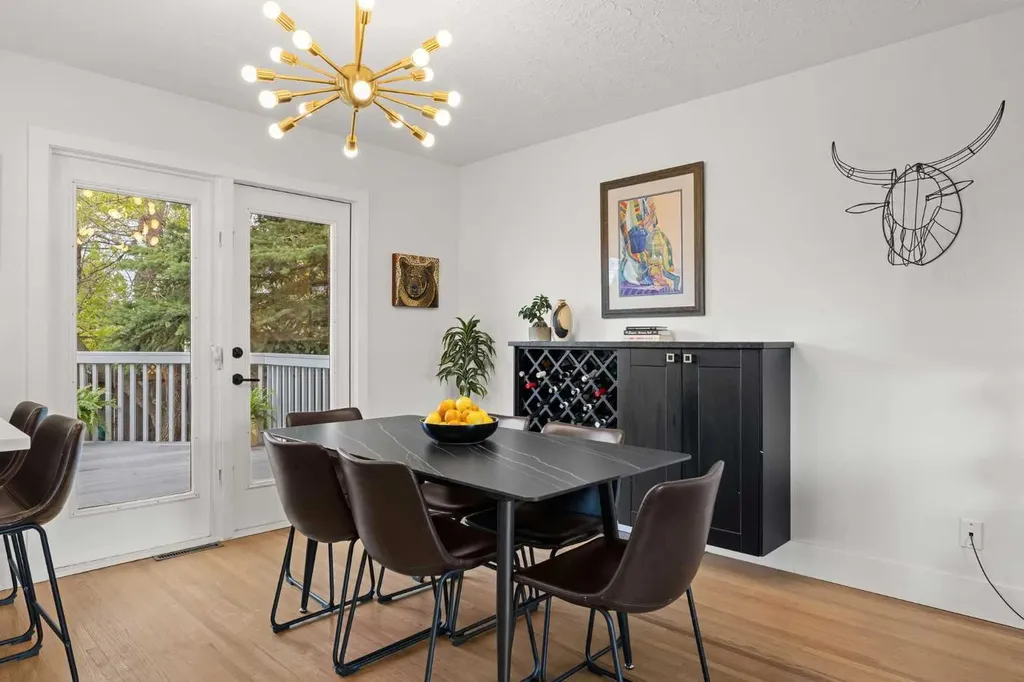 32 Westminster Drive SW Calgary AB T3C 2S9