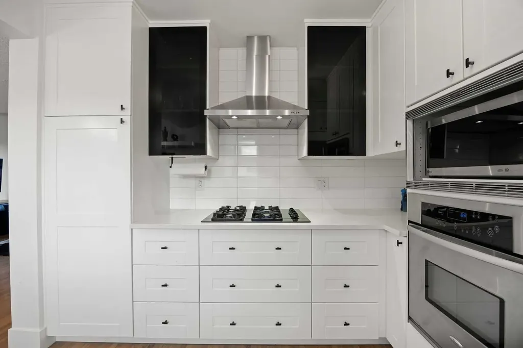 32 Westminster Drive SW Calgary AB T3C 2S9