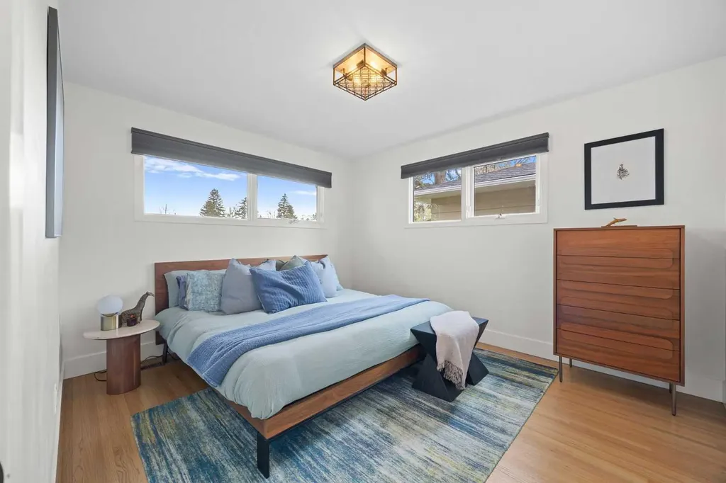 32 Westminster Drive SW Calgary AB T3C 2S9