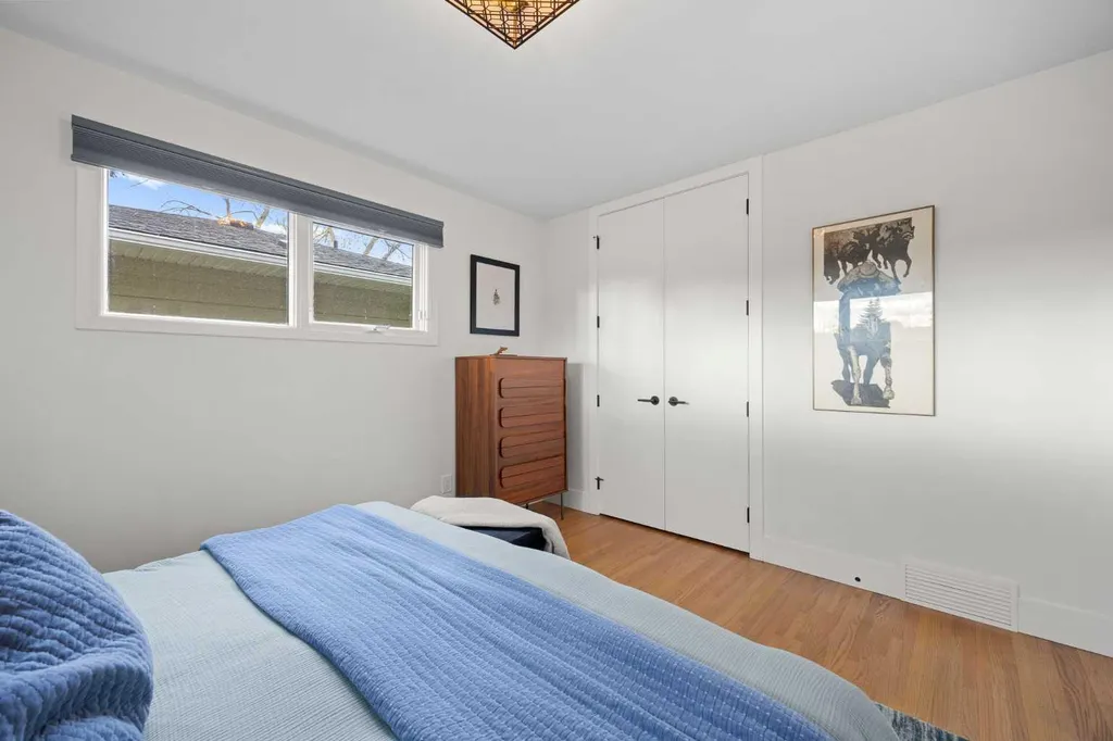 32 Westminster Drive SW Calgary AB T3C 2S9