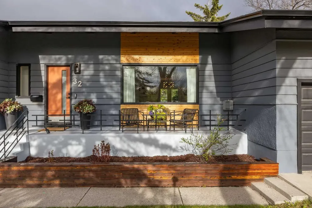 32 Westminster Drive SW Calgary AB T3C 2S9