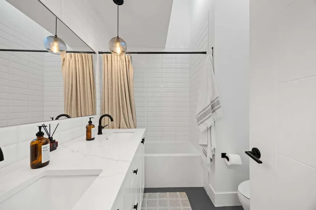 32 Westminster Drive SW Calgary AB T3C 2S9