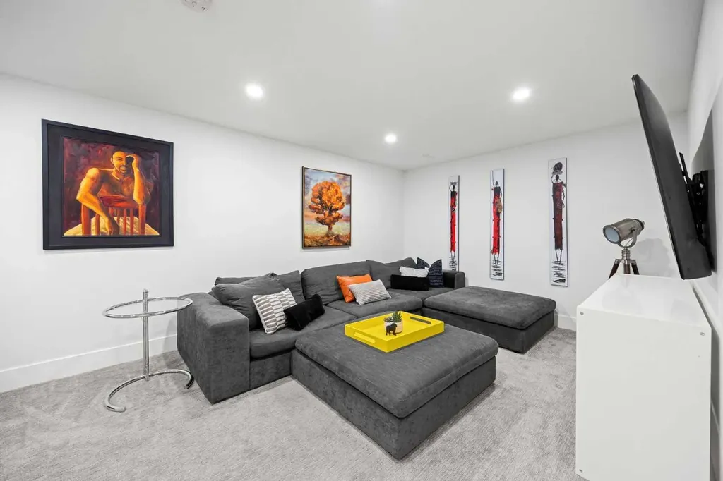 32 Westminster Drive SW Calgary AB T3C 2S9