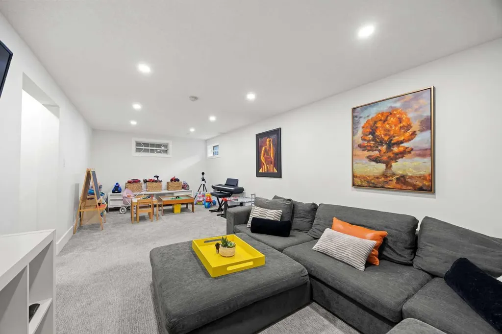 32 Westminster Drive SW Calgary AB T3C 2S9