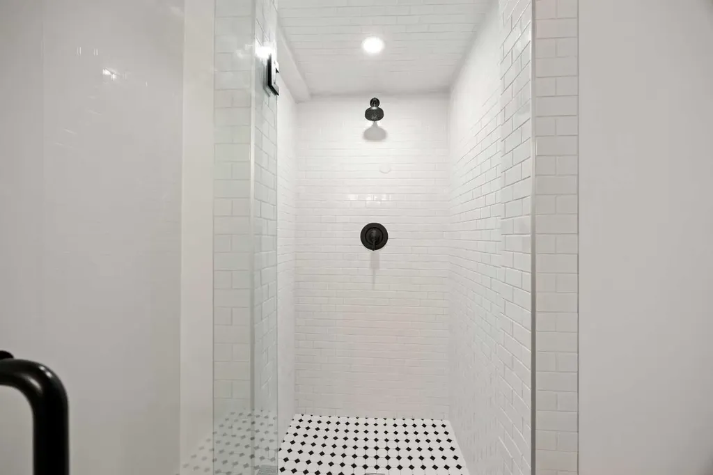 32 Westminster Drive SW Calgary AB T3C 2S9