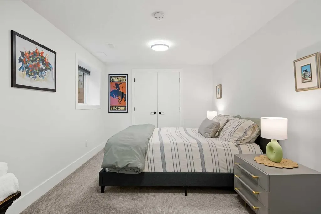 32 Westminster Drive SW Calgary AB T3C 2S9