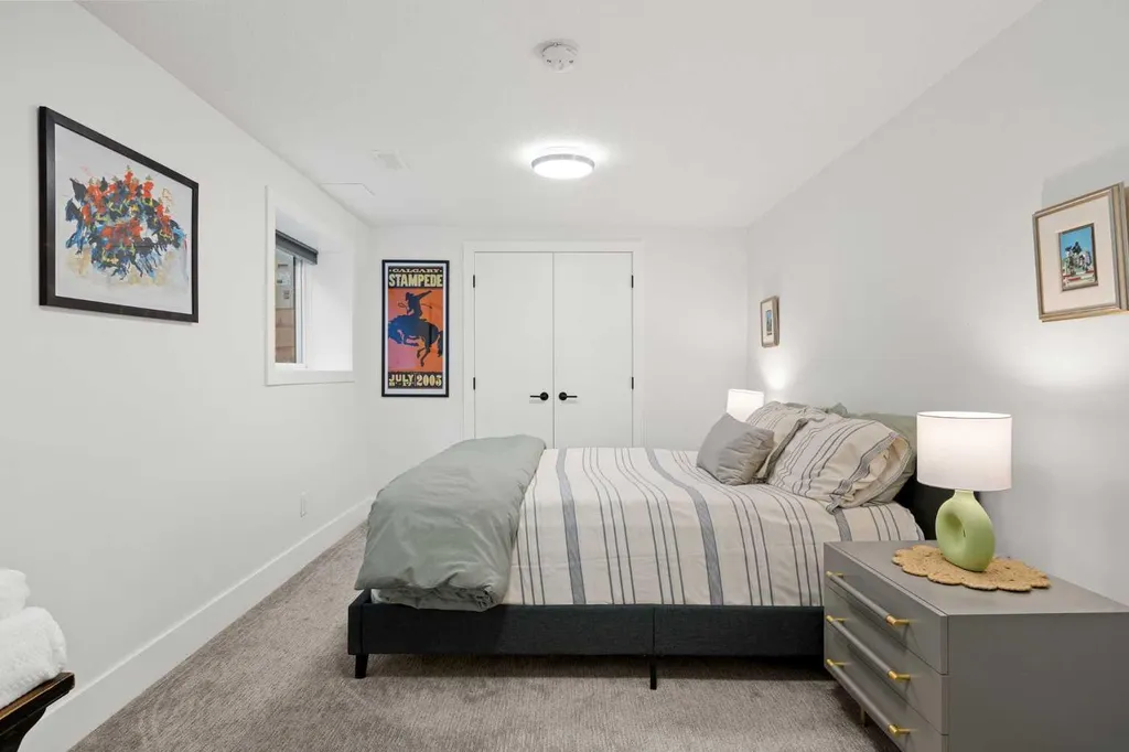 32 Westminster Drive SW Calgary AB T3C 2S9