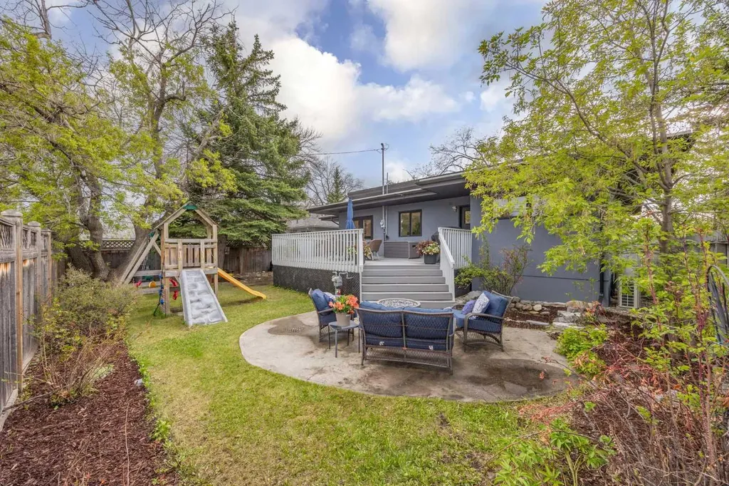 32 Westminster Drive SW Calgary AB T3C 2S9