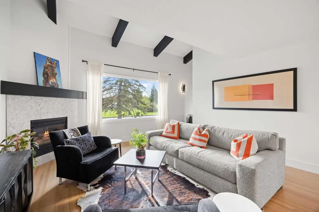 32 Westminster Drive SW Calgary AB T3C 2S9