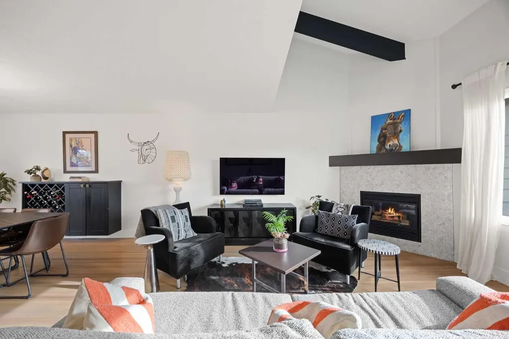32 Westminster Drive SW Calgary AB T3C 2S9