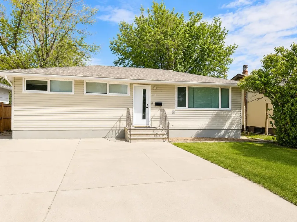 Lethbridge AB, 1317 17 Avenue S