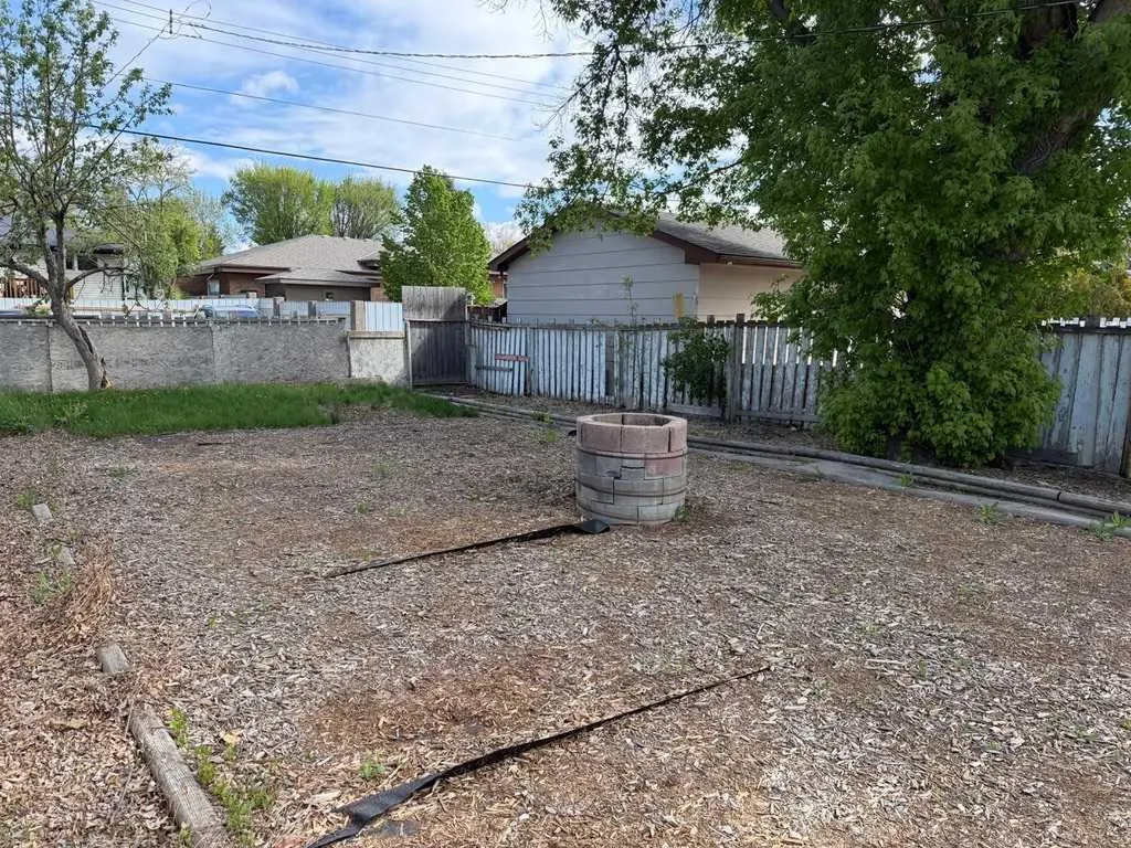 1317 17 Avenue S Lethbridge AB T1K 1A3