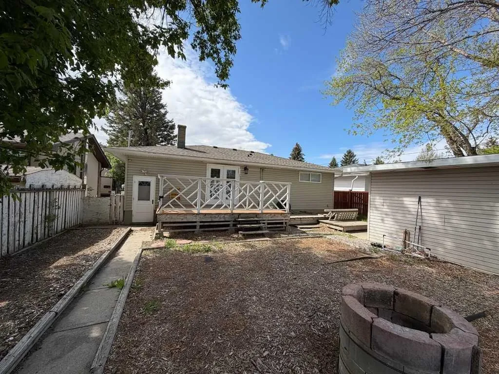 1317 17 Avenue S Lethbridge AB T1K 1A3