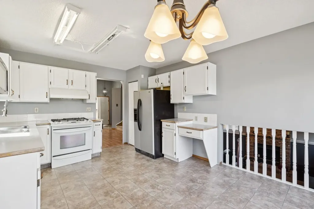 34 Shawfield Place SW Calgary AB T2Y 1Y7