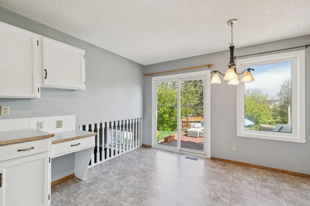 34 Shawfield Place SW Calgary AB T2Y 1Y7