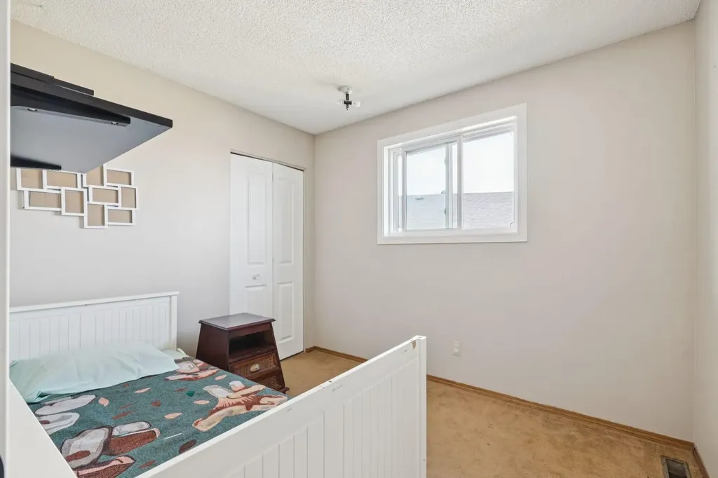 34 Shawfield Place SW Calgary AB T2Y 1Y7