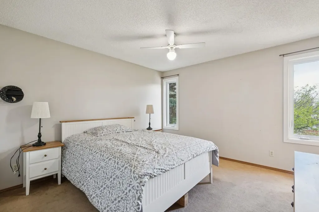 34 Shawfield Place SW Calgary AB T2Y 1Y7