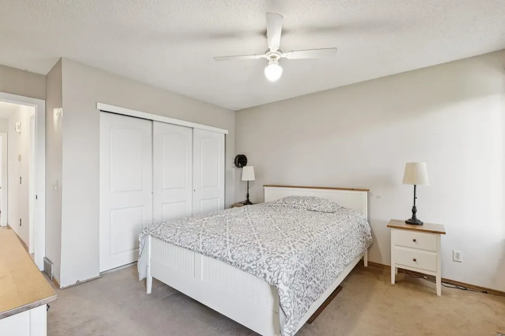 34 Shawfield Place SW Calgary AB T2Y 1Y7