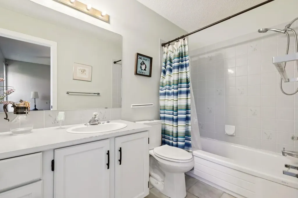 34 Shawfield Place SW Calgary AB T2Y 1Y7