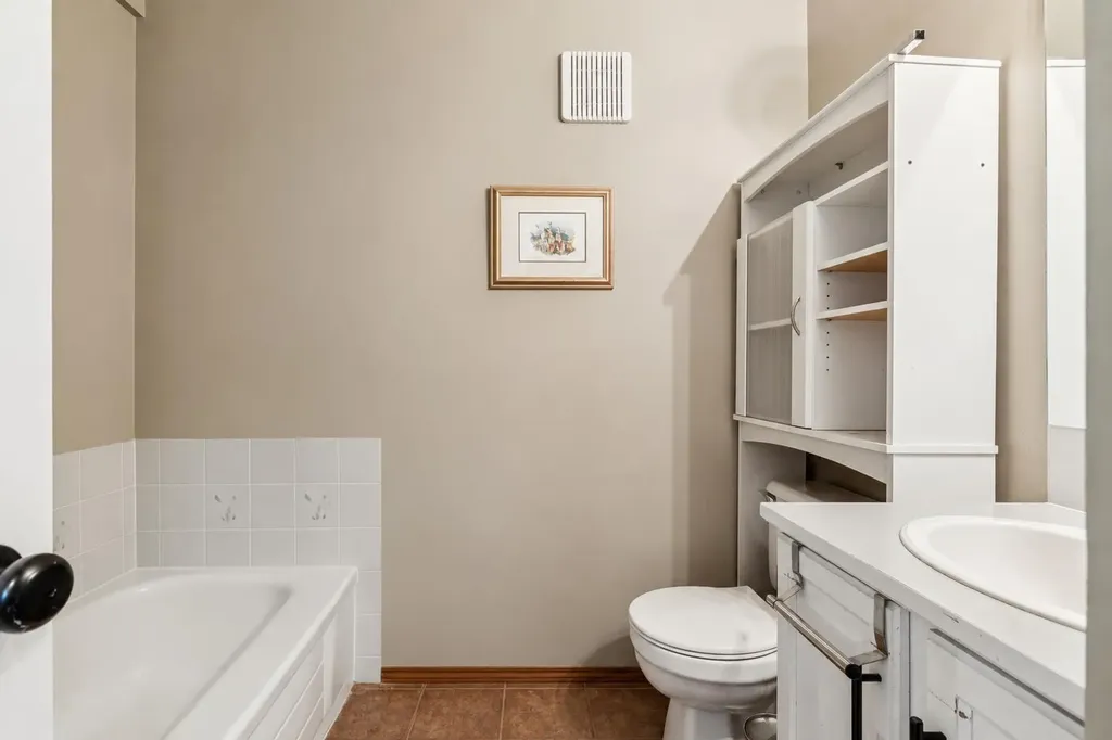 34 Shawfield Place SW Calgary AB T2Y 1Y7