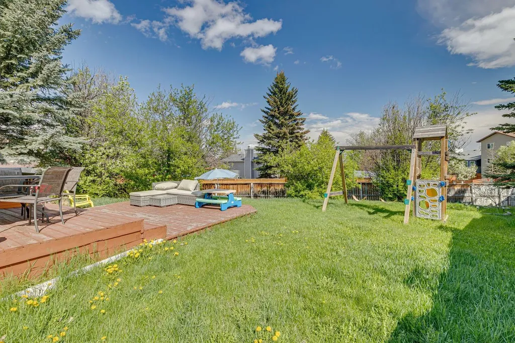 34 Shawfield Place SW Calgary AB T2Y 1Y7