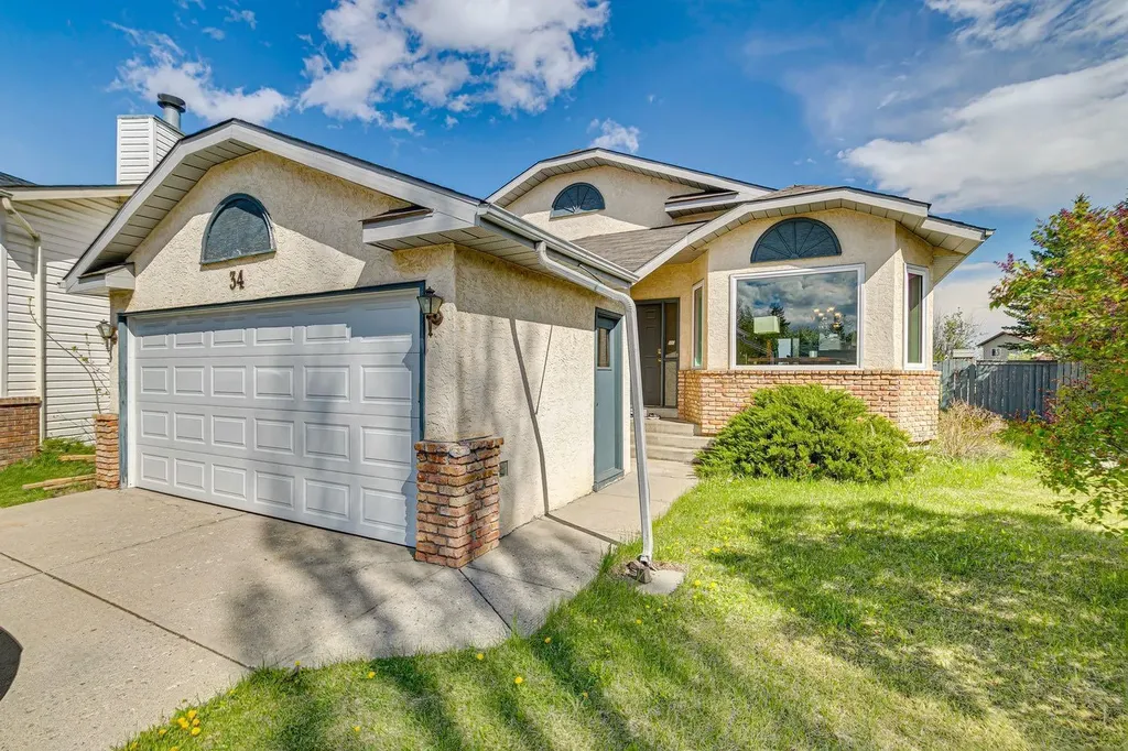 34 Shawfield Place SW Calgary AB T2Y 1Y7