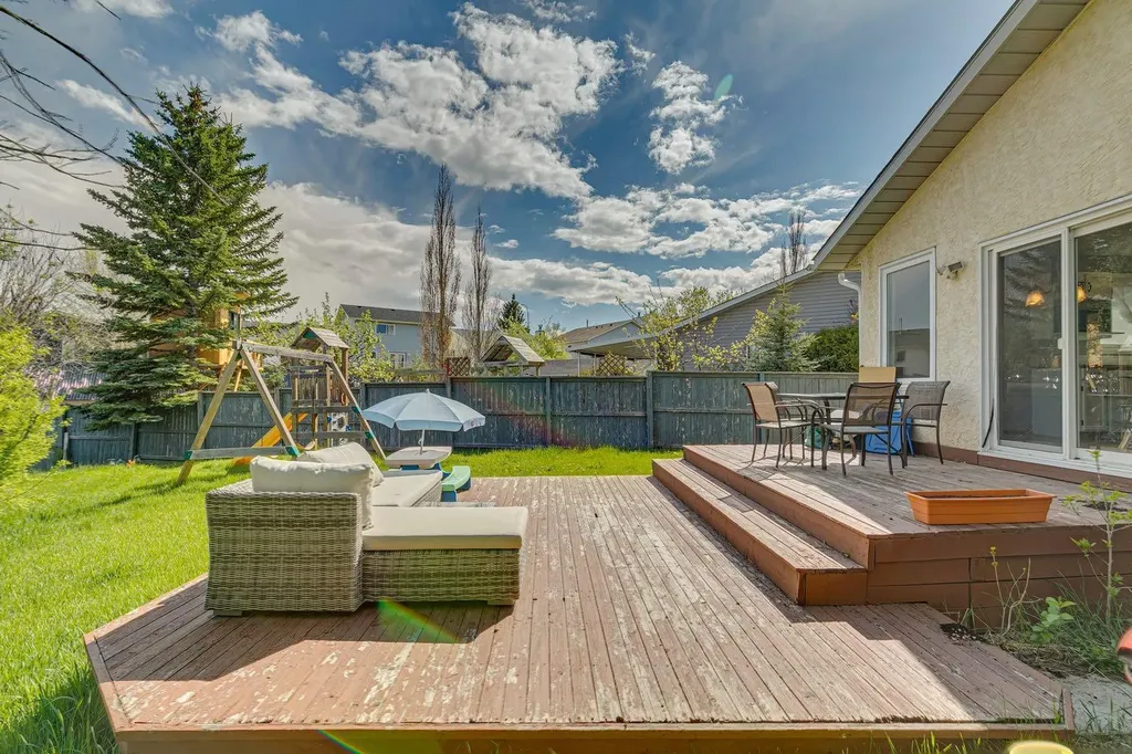 34 Shawfield Place SW Calgary AB T2Y 1Y7