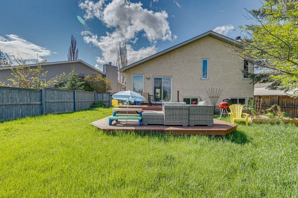 34 Shawfield Place SW Calgary AB T2Y 1Y7
