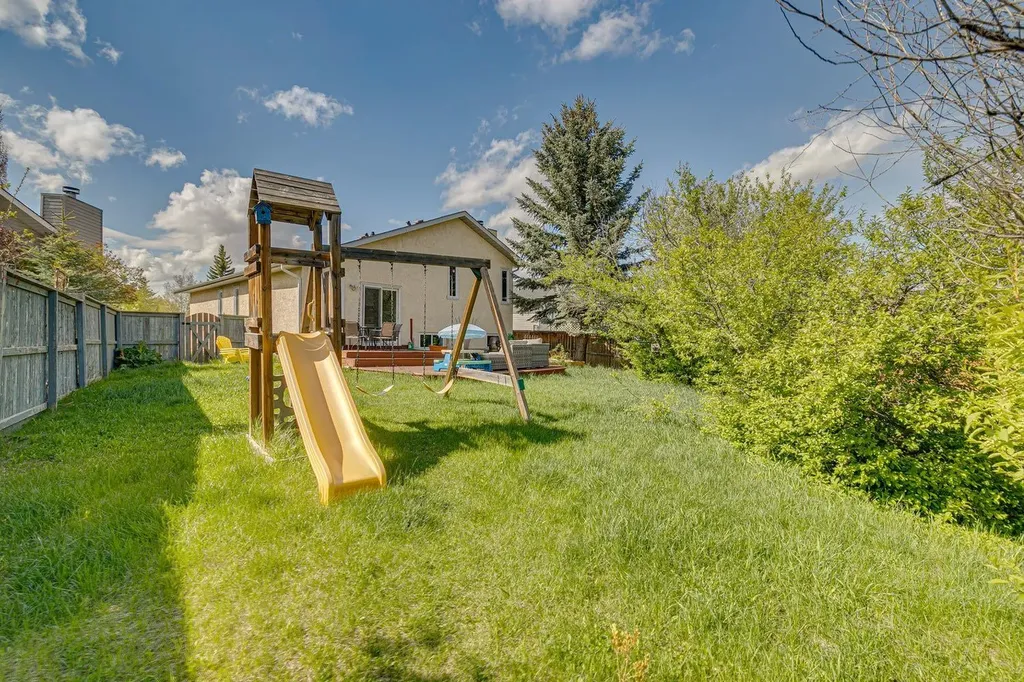 34 Shawfield Place SW Calgary AB T2Y 1Y7
