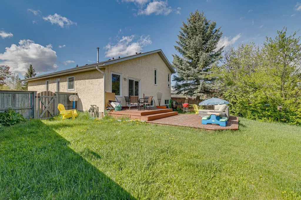 34 Shawfield Place SW Calgary AB T2Y 1Y7