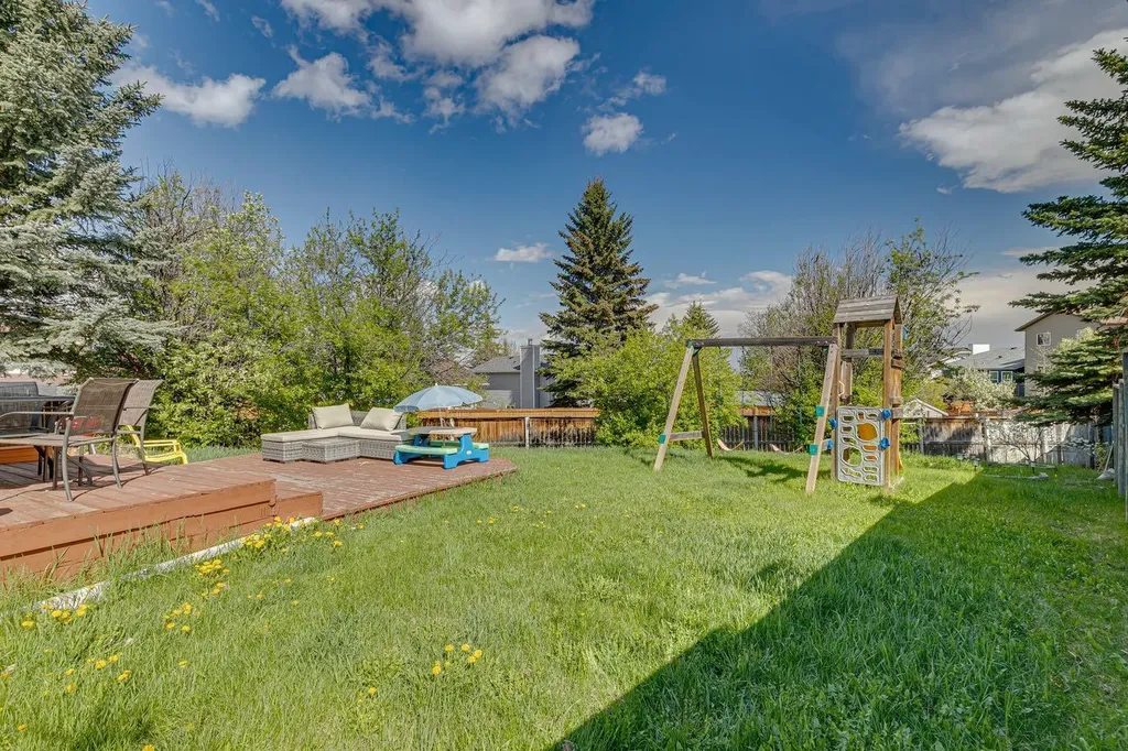 34 Shawfield Place SW Calgary AB T2Y 1Y7
