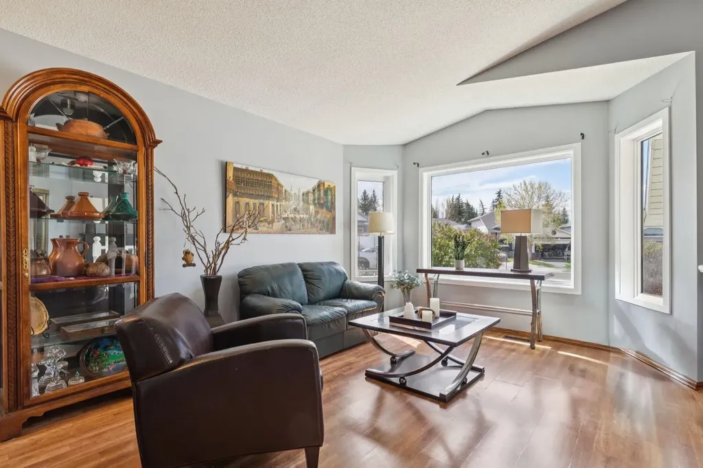34 Shawfield Place SW Calgary AB T2Y 1Y7
