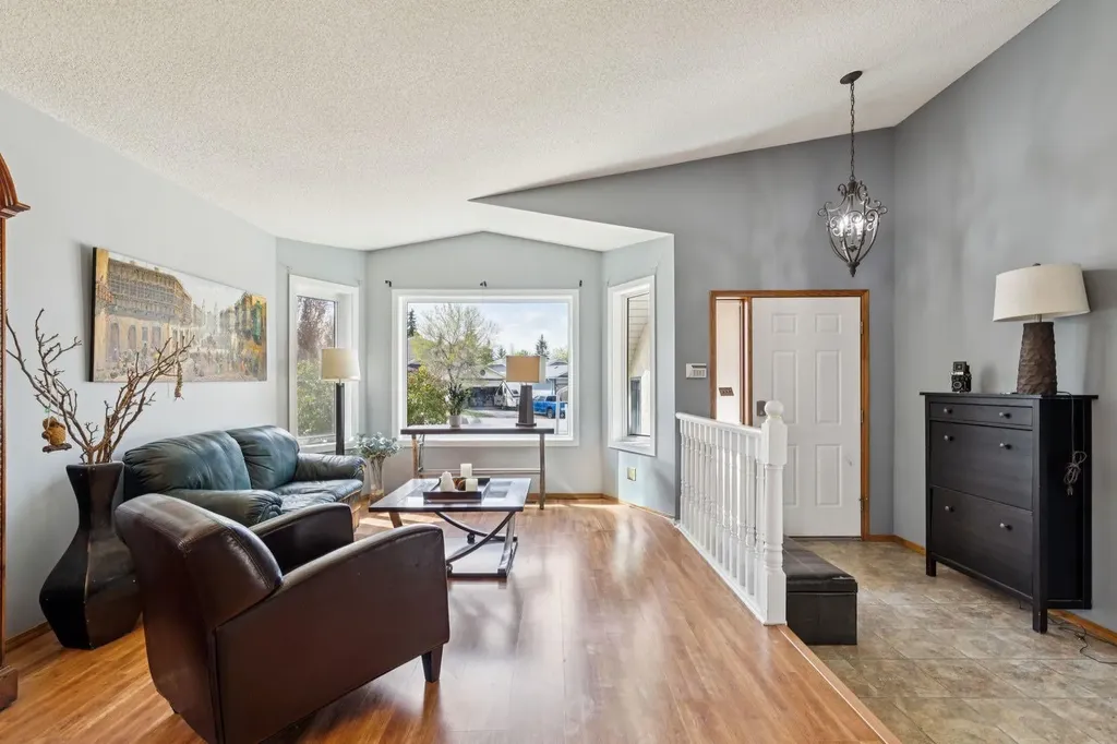 34 Shawfield Place SW Calgary AB T2Y 1Y7