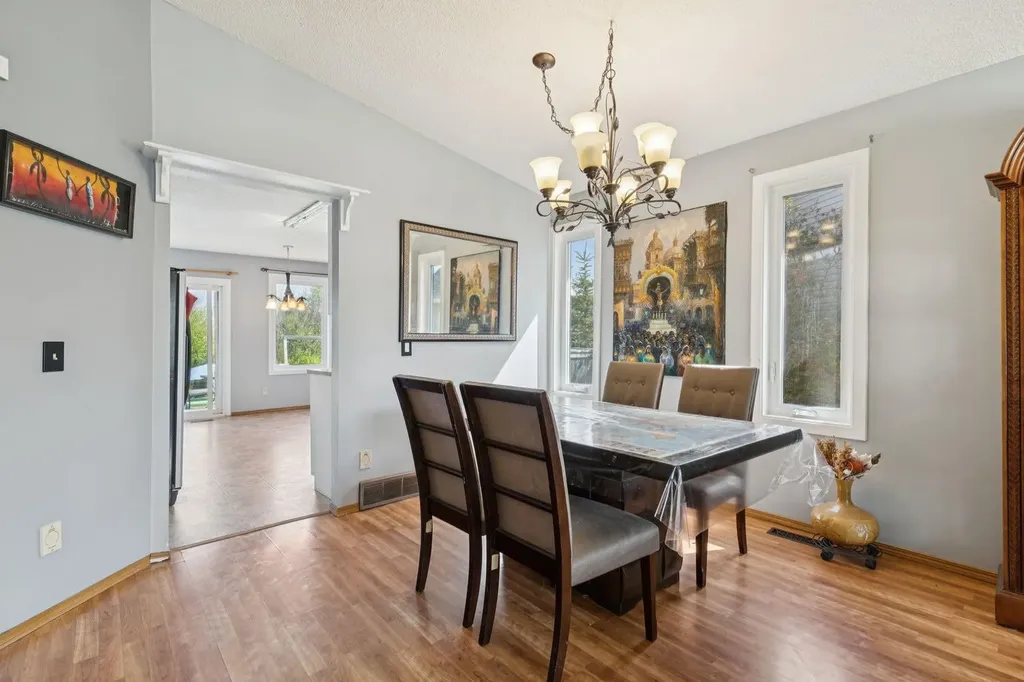 34 Shawfield Place SW Calgary AB T2Y 1Y7