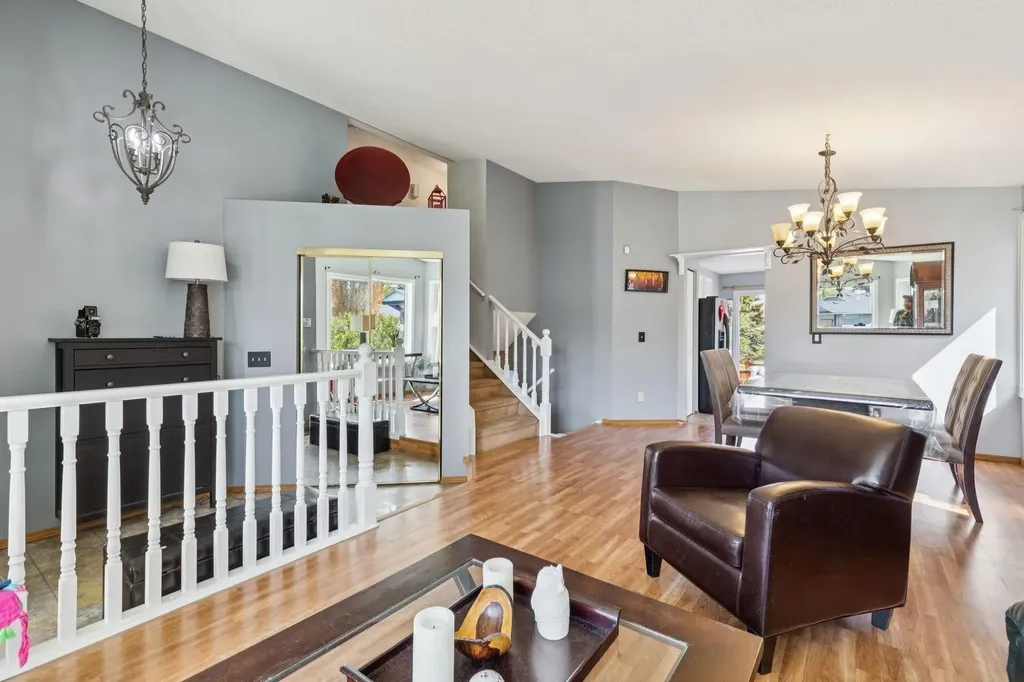 34 Shawfield Place SW Calgary AB T2Y 1Y7