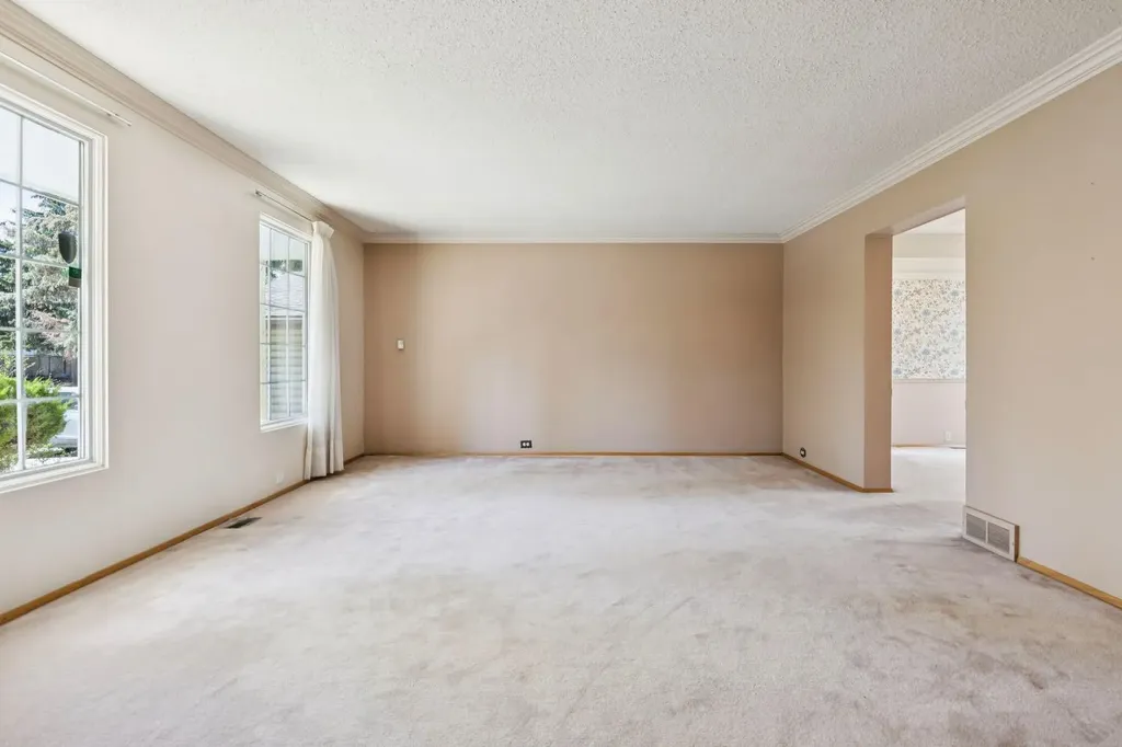 40 Varston Place NW Calgary AB T3A 0B7