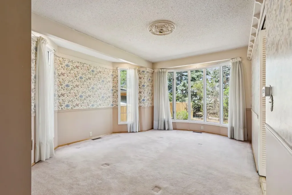 40 Varston Place NW Calgary AB T3A 0B7