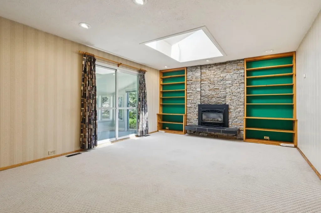 40 Varston Place NW Calgary AB T3A 0B7