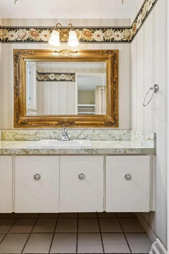 40 Varston Place NW Calgary AB T3A 0B7