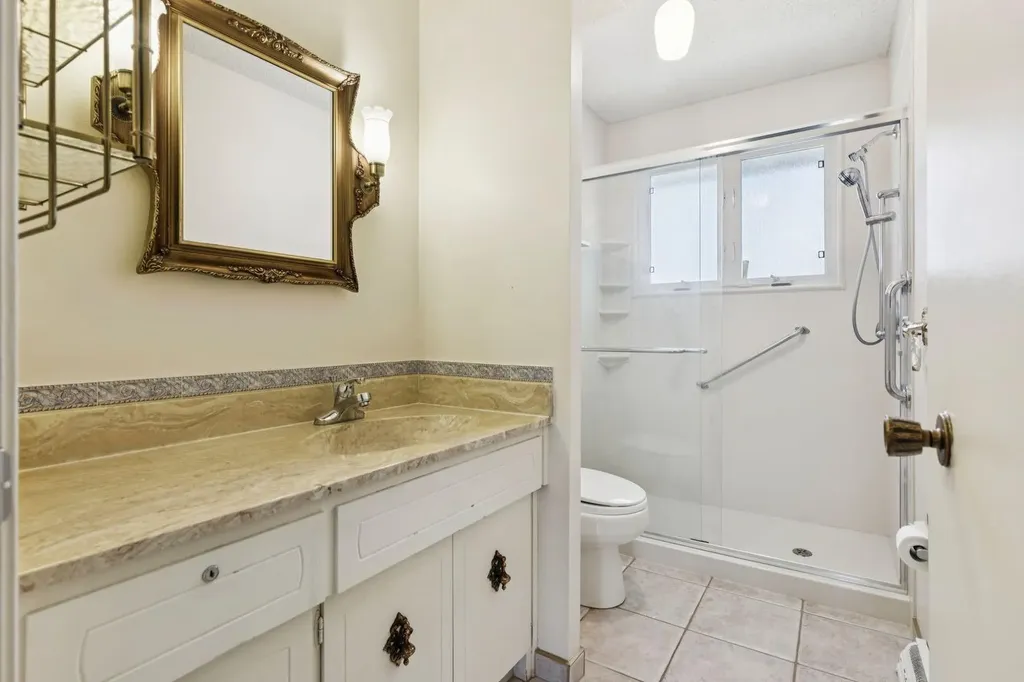 40 Varston Place NW Calgary AB T3A 0B7