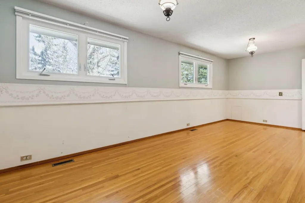 40 Varston Place NW Calgary AB T3A 0B7