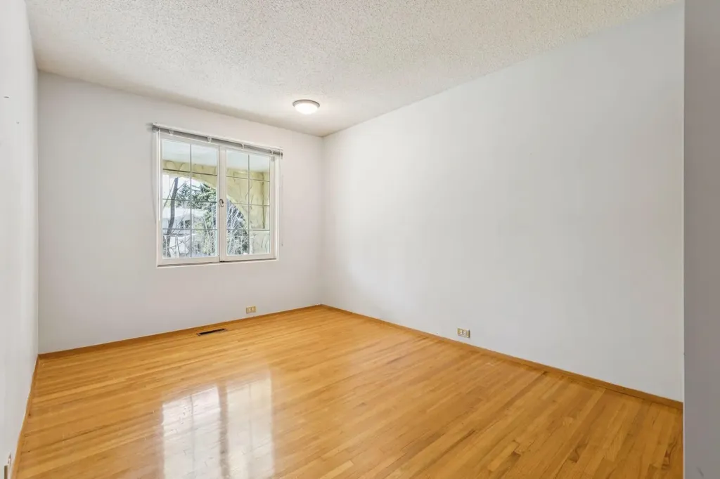 40 Varston Place NW Calgary AB T3A 0B7