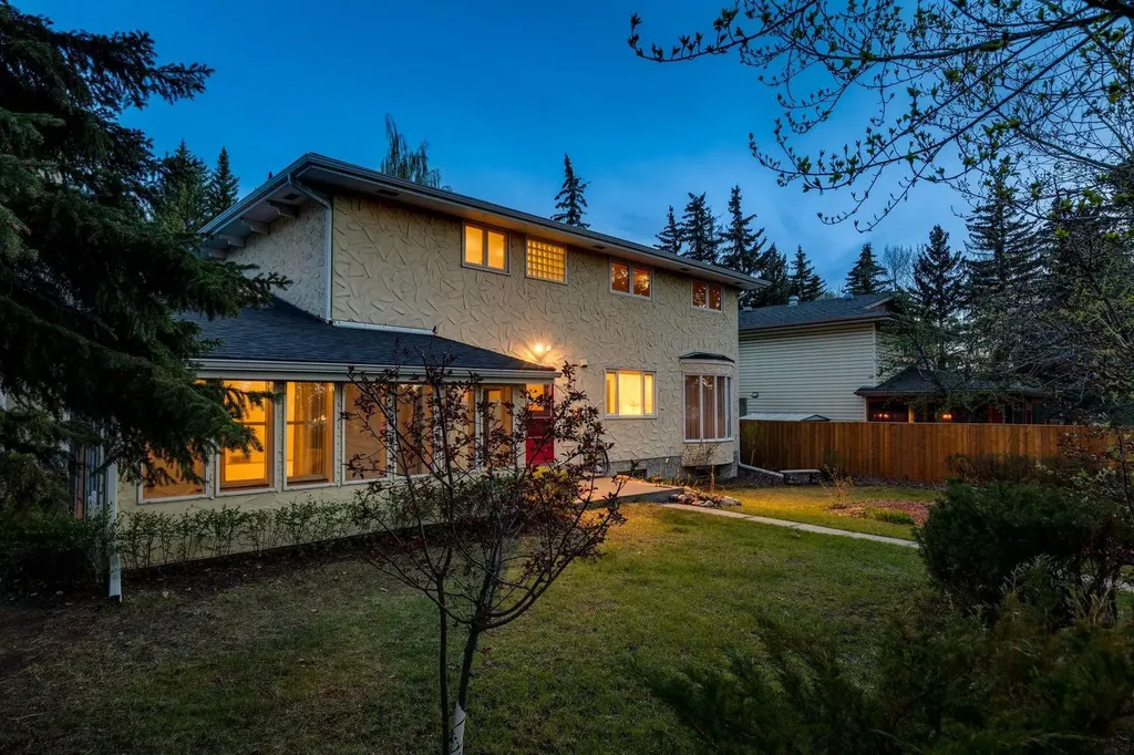 40 Varston Place NW Calgary AB T3A 0B7