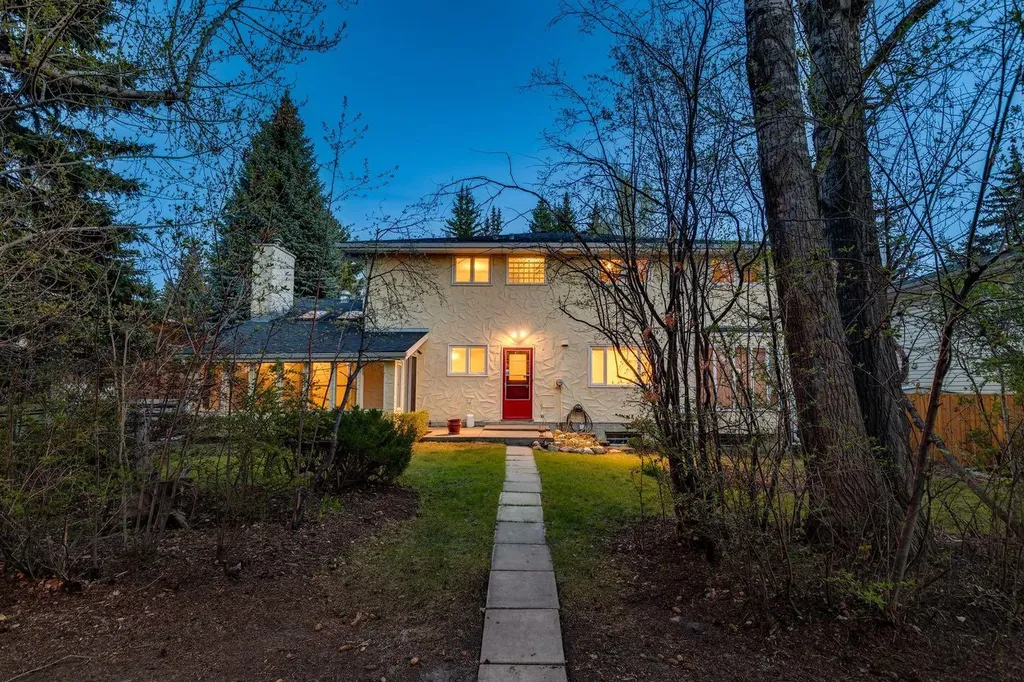40 Varston Place NW Calgary AB T3A 0B7