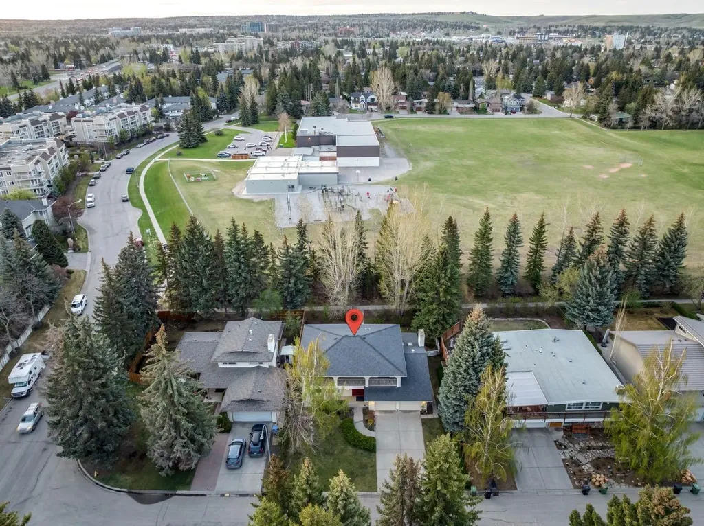 40 Varston Place NW Calgary AB T3A 0B7