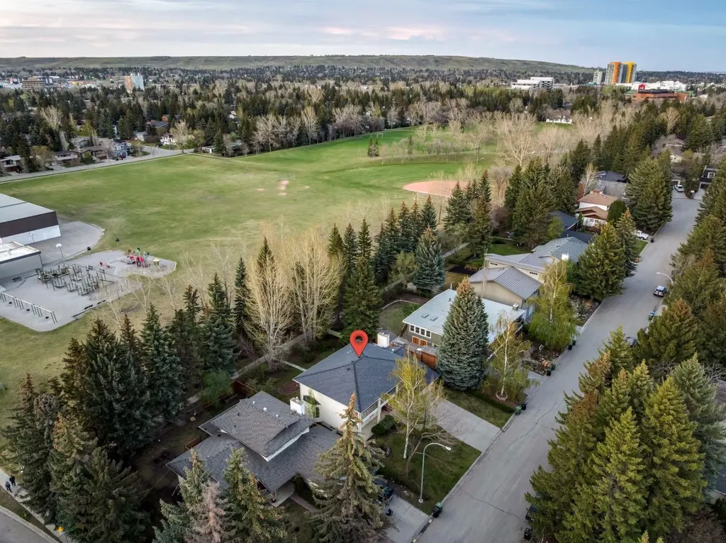 40 Varston Place NW Calgary AB T3A 0B7